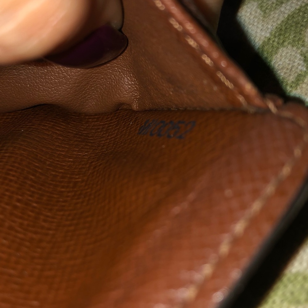 % Authentic Lv Bi Fold Woman's Wallet - image 4